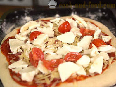 Pizza cu cârnați afumat - cea mai ușoară rețetă