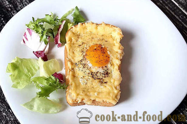 Sandwich cald cu ou și brânză în cuptor pentru micul dejun