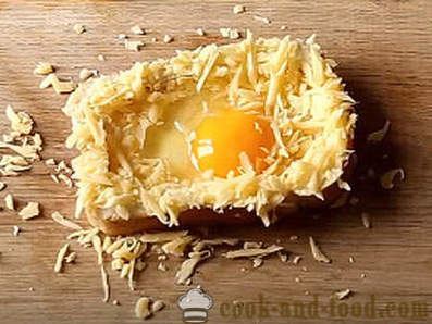 Sandwich cald cu ou și brânză în cuptor pentru micul dejun