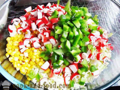 Salata Rețetă de varză chinezească cu brânză și crutoane