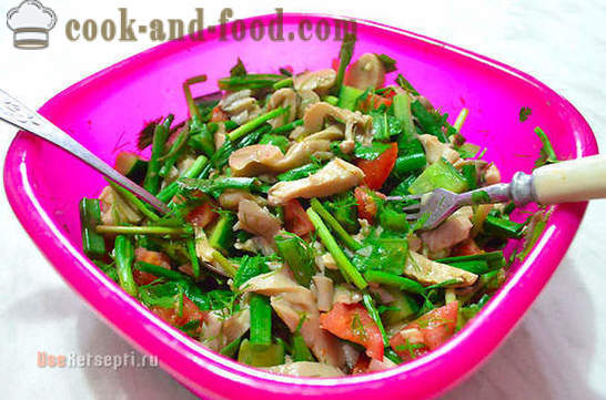 Salata de ciuperci cu roșii și verdeață