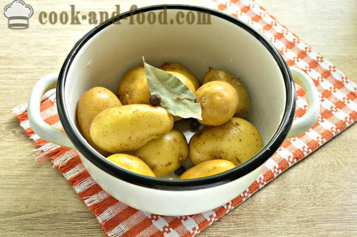 Cartofi noi fierti cu usturoi și ierburi - cum să gătească cartofi noi gustoase și corect pas cu pas reteta fotografii