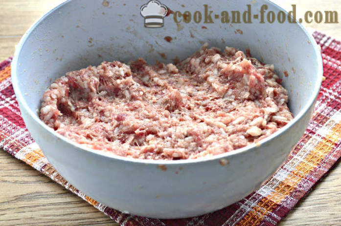 Chiftele de carne de vită cu orez într-o tigaie - cum să gătească chiftele din carnea de vită și sos, cu un pas cu pas reteta fotografii
