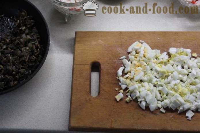 Salata de crab Layered cu orez si ciuperci - modul de a găti salata de crab cu orez și ciuperci, un pas cu pas reteta fotografii