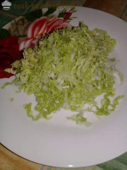 Salată cu pui - cum să pregătească o salata cu pui afumat, varză chinezească și castravete, cu un pas cu pas reteta fotografii