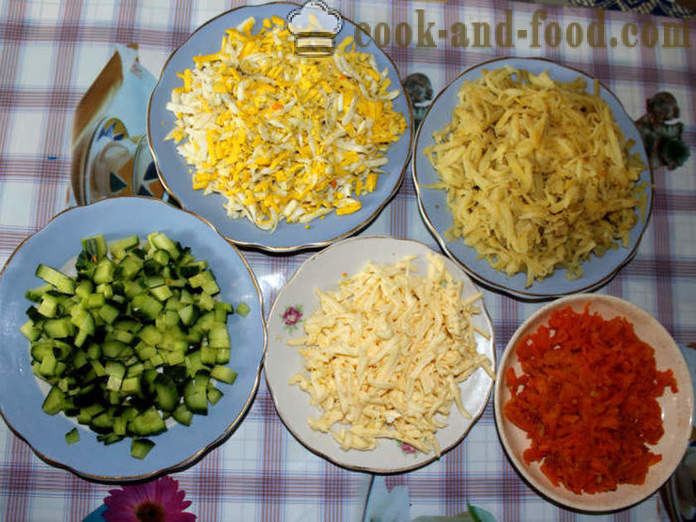 Salata de ciuperci simplă cu ciuperci și brânză - cum să pregătească o salata cu ciuperci, un pas cu pas reteta fotografii