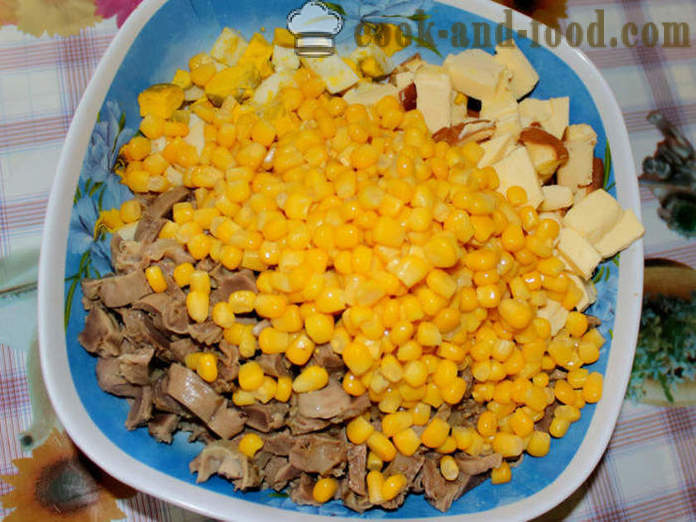 Salata cu brânză și cârnați de pui navels - cum să faci o salata de pipotă și brânză, cu un pas cu pas reteta fotografii