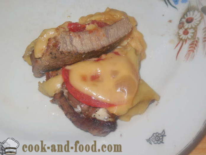 Carnea cu roșii și brânză în cuptor - modul de a găti carne suculentă în cuptor, cu un pas cu pas reteta fotografii