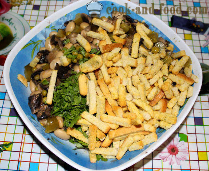 Salata de fasole delicioase cu ciuperci si crutoane - Cum de a găti salata de fasole, un pas cu pas reteta fotografii
