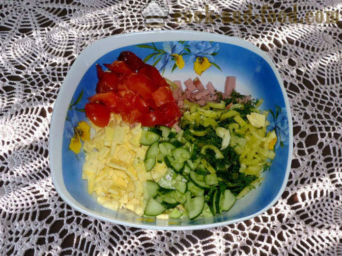Salata cu omletă și cârnați și smântână - cum să pregătească o salata cu o omletă, un pas cu pas reteta fotografii