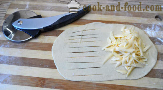 Rulouri de drojdie cu brânză - cum să gătească gustare originală, pas cu pas reteta fotografii