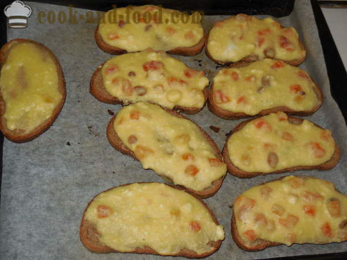 Prăjitură cu brânză leneș din pâine cu brânză, caise uscate și fructe de kiwi - ca o prăjitură cu brânză coace leneș cu brânză de vaci, un pas cu pas reteta fotografii