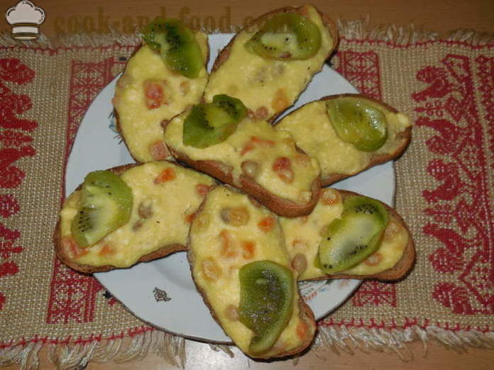 Prăjitură cu brânză leneș din pâine cu brânză, caise uscate și fructe de kiwi - ca o prăjitură cu brânză coace leneș cu brânză de vaci, un pas cu pas reteta fotografii
