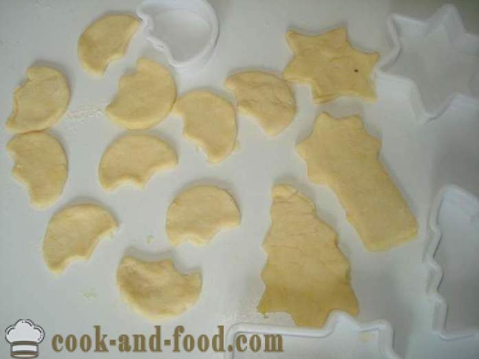 Cookie-uri rapide și gustoase din aluat nedospit sub formă de fulgi cu zahăr și alune - modul de a face cookie-uri de produse de patiserie în cuptor, cu un pas cu pas reteta fotografii