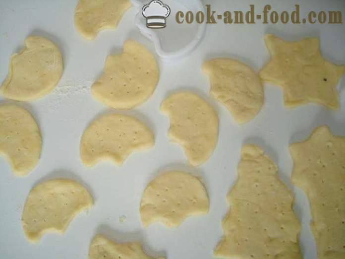 Cookie-uri rapide și gustoase din aluat nedospit sub formă de fulgi cu zahăr și alune - modul de a face cookie-uri de produse de patiserie în cuptor, cu un pas cu pas reteta fotografii
