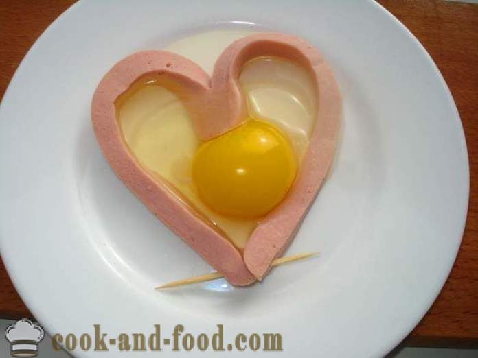 Omletă într-o inimă cu cârnați - cum să facă omletă în formă de inimă într-un cuptor cu microunde, un pas cu pas reteta fotografii