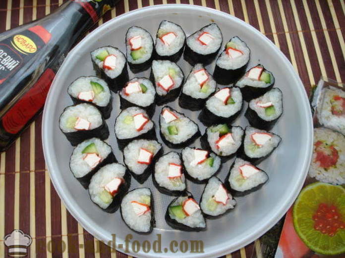 Sushi cu bastoane crab și castravete - modul de a face sushi cu bețe de crab la domiciliu, pas cu pas reteta fotografii