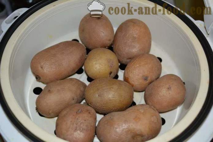 Cartofi fierți în pieile lor într-o tigaie - fel de mancare delicios de cartofi fierti in coaja lor pentru garnitura