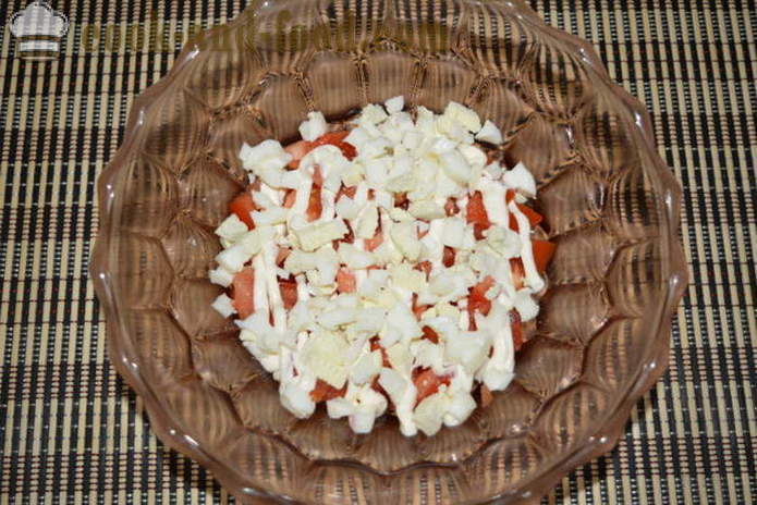 Salata cu bastoane crab, roșii, brânză și ouă - cum să gătească o salata delicioasa de crab bastoane, un pas cu pas reteta fotografii