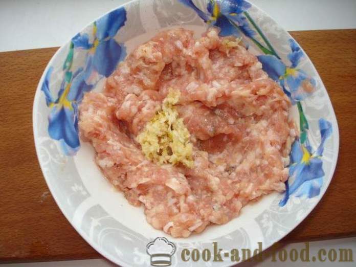Umplere carne gustoase pentru plăcinte, Ceburek, puf de patiserie - cum să facă o carne de umplere reteta suculentă poshagovіy cu o fotografie