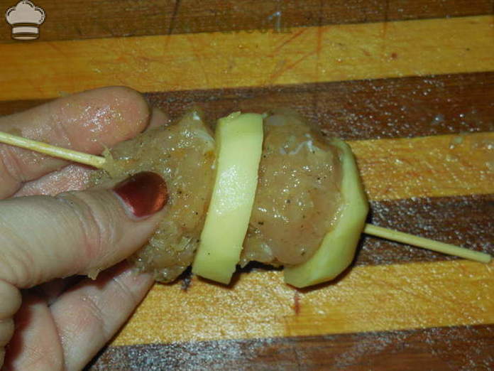 Cartofi cu carne tocată coaptă în cuptor pe frigarui - cum se coace cartofi cu carne tocată în cuptor, cu un pas cu pas reteta fotografii