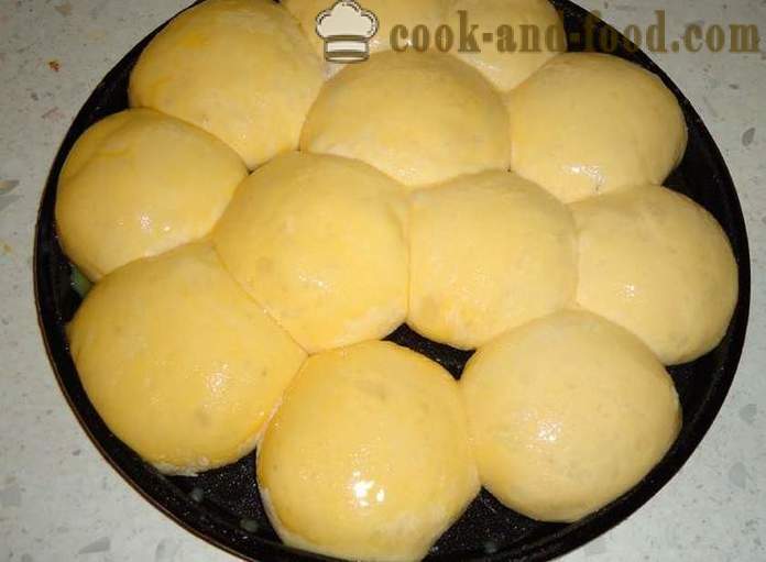 Chifle de drojdie cu semințe de susan în cuptor - Cum sa faci un coc cu semințe de susan la domiciliu, pas cu pas reteta fotografii
