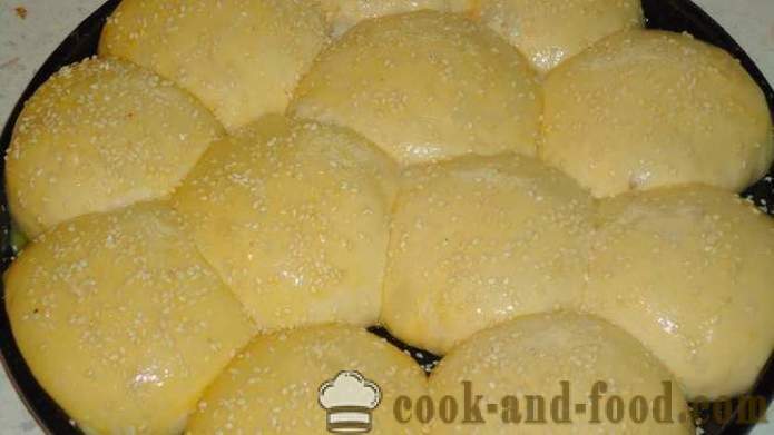 Chifle de drojdie cu semințe de susan în cuptor - Cum sa faci un coc cu semințe de susan la domiciliu, pas cu pas reteta fotografii