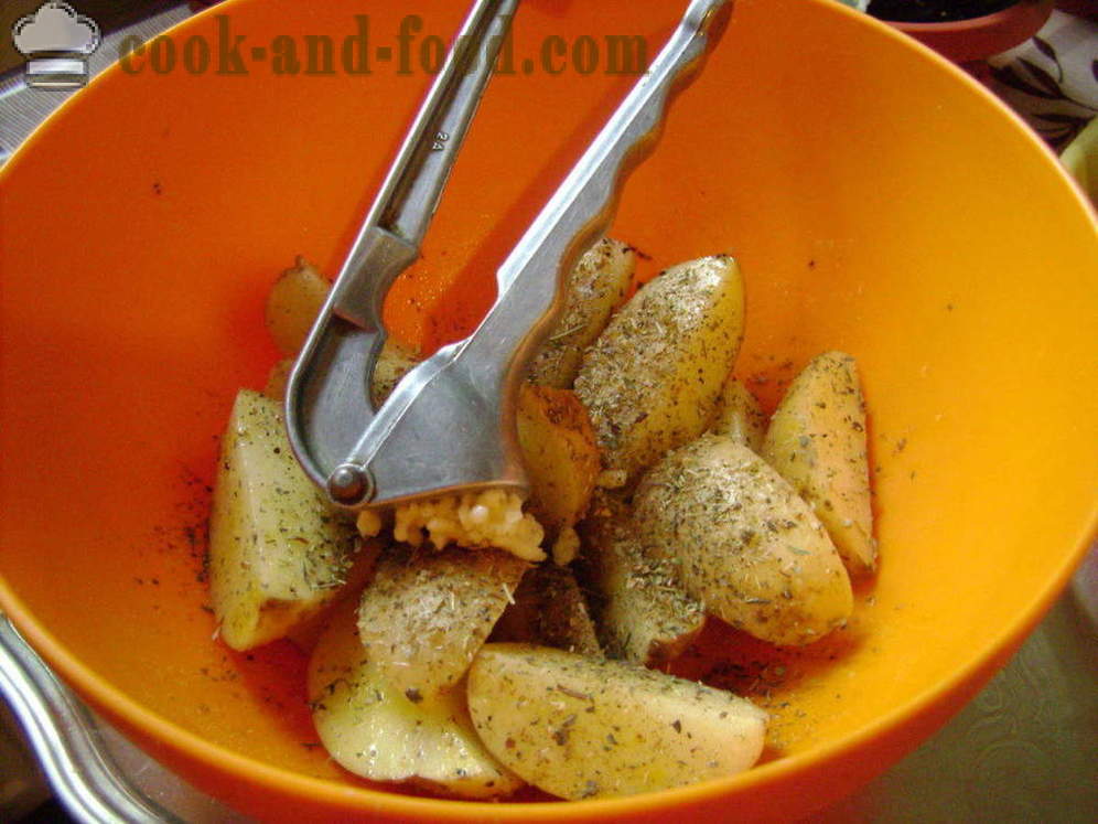Cartofi la cuptor cu o crustă - cum ar fi feliile de cartofi copți în cuptor, cu un pas cu pas reteta fotografii