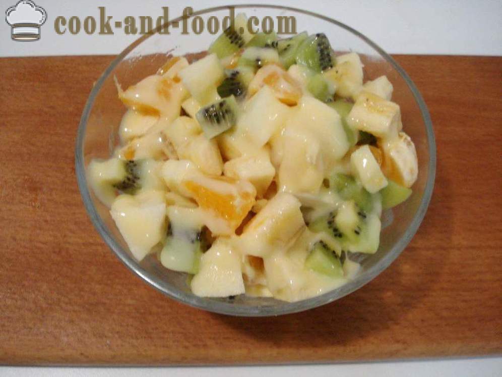 O salata de fructe simplu cu lapte condensat - cum să faci o salata de fructe, un pas cu pas reteta fotografii