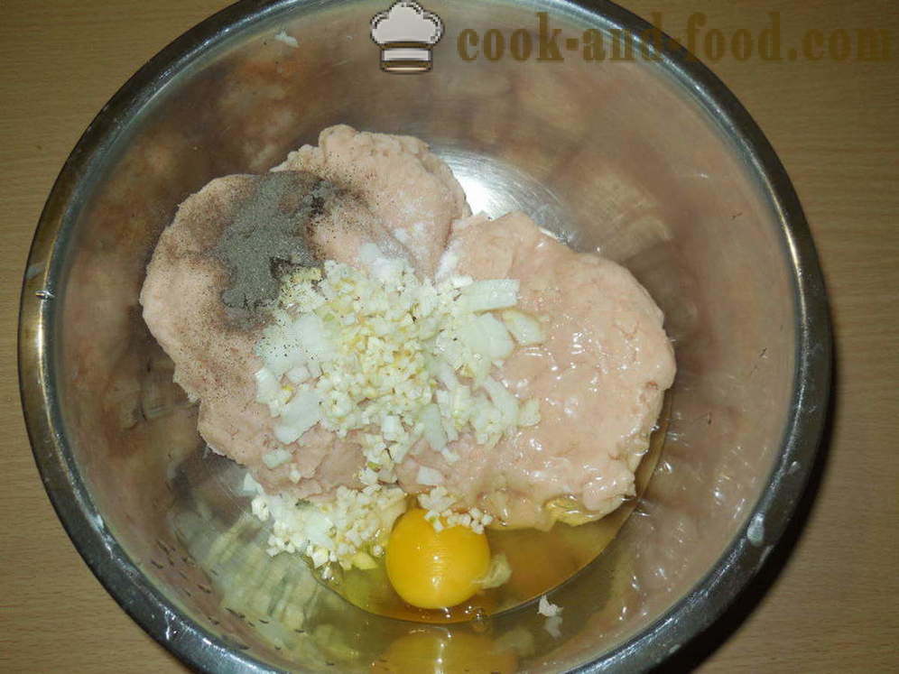 Rola de carne de abur cu ouă de prepeliță - cum să gătesc chiftele cu ouă pentru un cuplu, cu un pas cu pas reteta fotografii