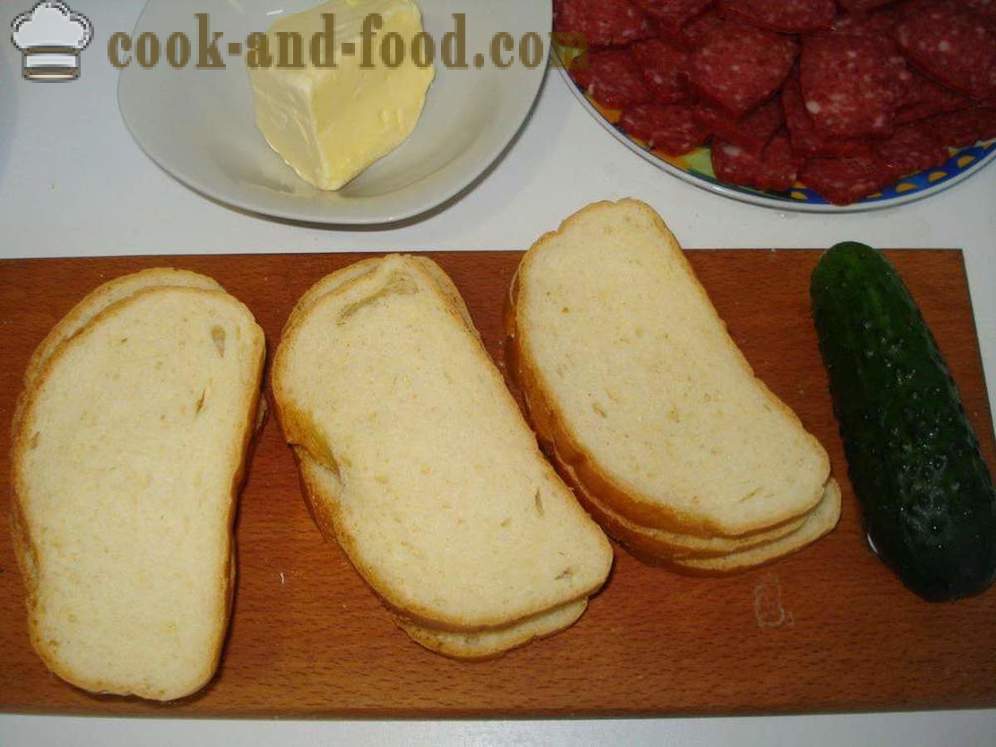 Sandwich-uri cu cârnați, brânză și castravete - cum să faci un sandwich cu cârnați și brânză, cu un pas cu pas reteta fotografii