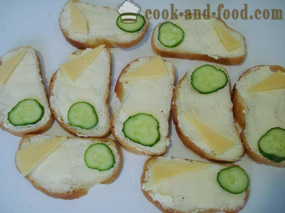 Sandwich-uri cu cârnați, brânză și castravete - cum să faci un sandwich cu cârnați și brânză, cu un pas cu pas reteta fotografii