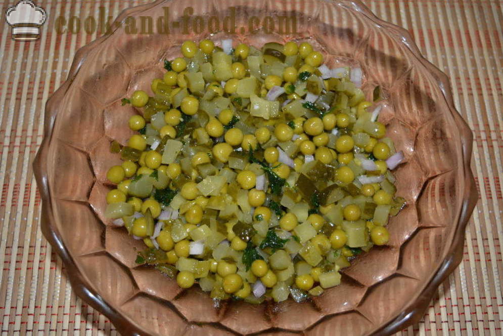 Salata cu murături și mazăre verde în grabă - Cum de a găti o salata delicioasa de castraveți și mazăre murate, un pas cu pas reteta fotografii