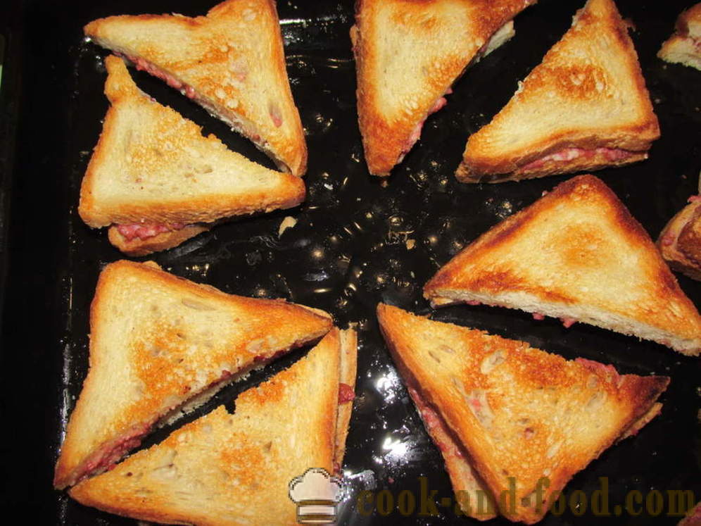 Sandwich-uri calde în cuptor cu cârnați și brânză - cum să facă sandwich-uri calde în cuptor, cu un pas cu pas reteta fotografii