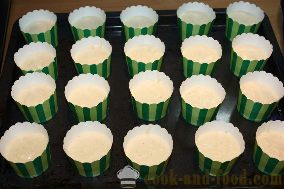 Prajiturele de vanilie cu crema de top-pas cu pas, modul de a face prajiturele cu crema pe partea de sus, o reteta cu o fotografie