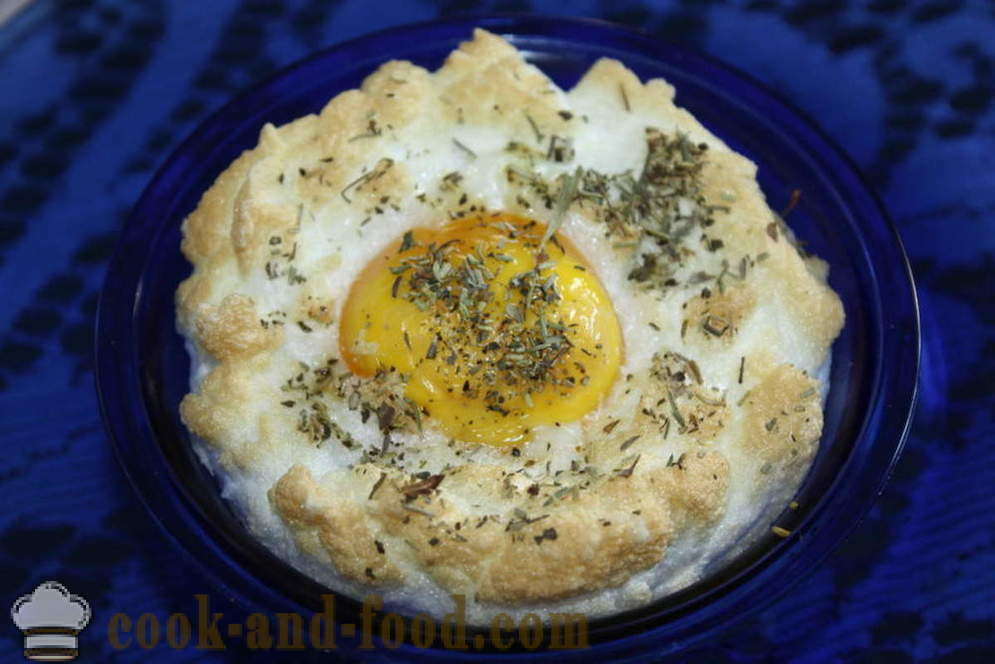 Ouă neobișnuite cu brânză în cutii - cum să gătească omletă în cuptor, cu un pas cu pas reteta fotografii