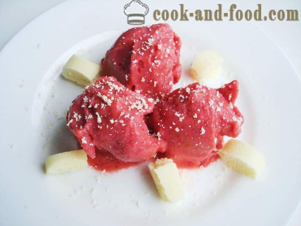 Cremoasă înghețată de căpșuni din fructe congelate și lapte condensat - modul de a face crema rapid de gheață de casă cu căpșuni, un pas cu pas reteta fotografii