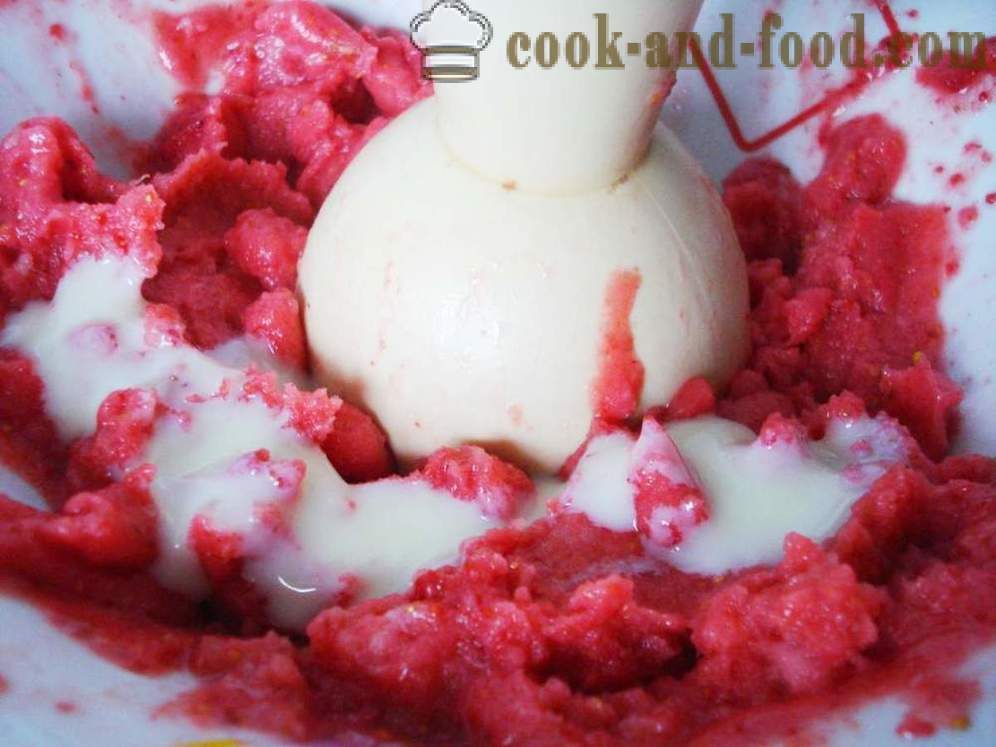 Cremoasă înghețată de căpșuni din fructe congelate și lapte condensat - modul de a face crema rapid de gheață de casă cu căpșuni, un pas cu pas reteta fotografii