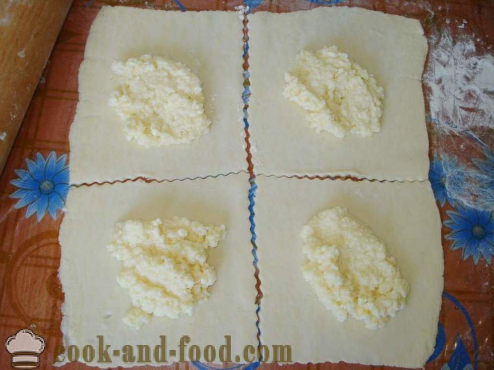 Bufe cu produse de patiserie brânză puf - pas cu pas, modul de a face foetaj cu brânză în cuptor, rețeta cu o fotografie