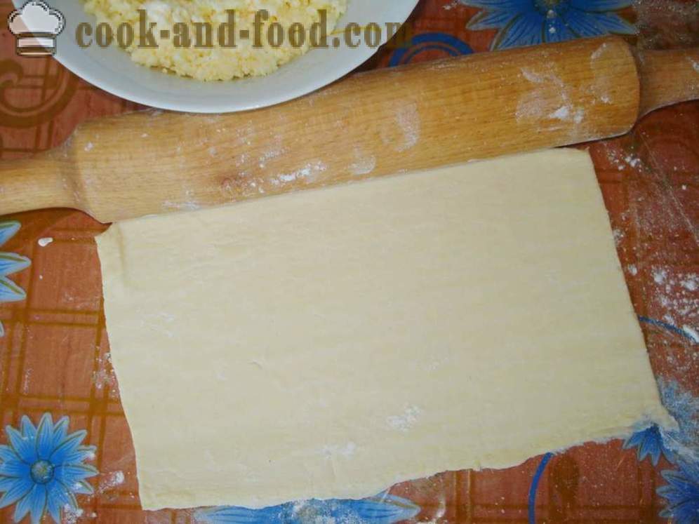Bufe cu produse de patiserie brânză puf - pas cu pas, modul de a face foetaj cu brânză în cuptor, rețeta cu o fotografie