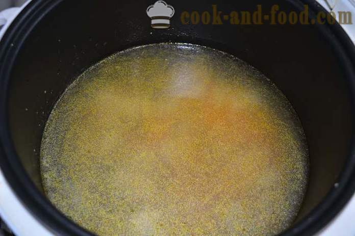 Supa de pui cu taitei gustoase în multivarka - fără cartofi