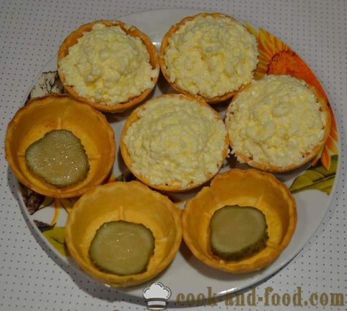 Tartlets Delicious vacanță cu brânză și ouă - o rețetă simplă pentru umplere și gustări frumos decorate tartlet cu fotografie