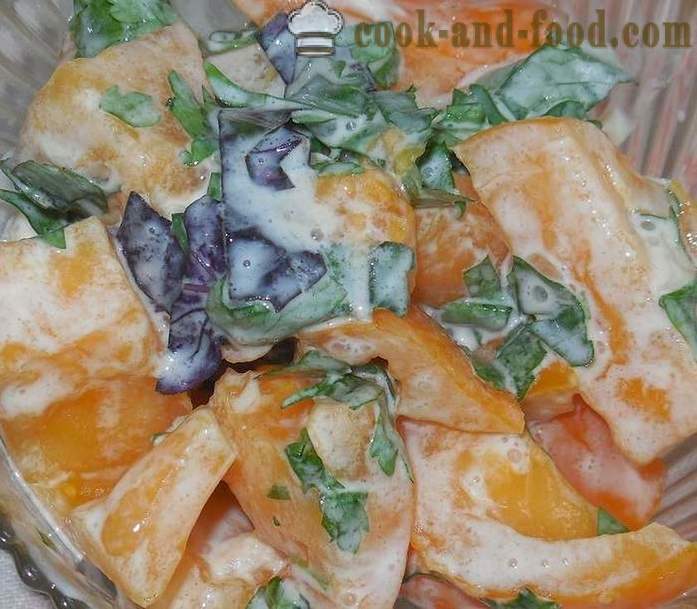 O salata simpla si delicioasa de tomate proaspete cu smântână, usturoi si busuioc - Cum de a găti salata de rosii - reteta cu fotografii - pas cu pas