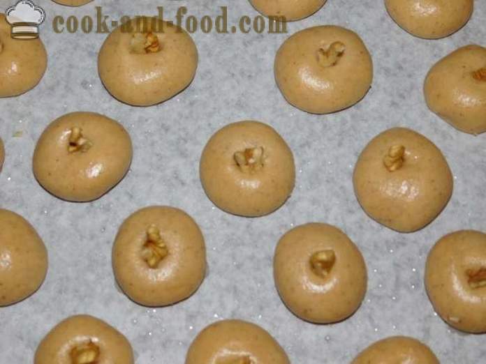 Cookie-uri miere cu scorțișoară și nuci în grabă - reteta cu fotografii, pas cu pas modul de a face cookie-uri de miere
