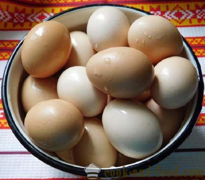 Cum să picteze ouă în piei de ceapa cu un model sau uniform - reteta cu o fotografie - pas prin culoarea corectă a ouălor piei de ceapa