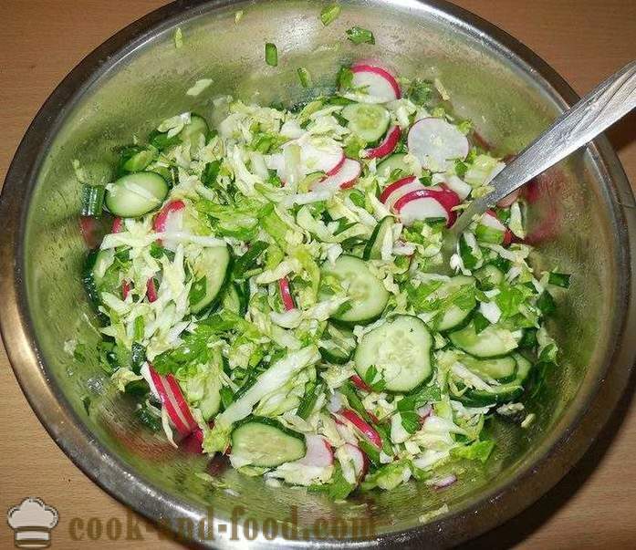 Salată de primăvară ușor și delicios de varză, ridichi și castraveți fără maioneza - cum să faci o salata de primavara cu un pas cu pas reteta fotografii