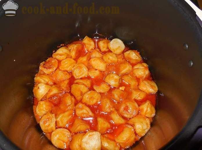Găluște în multivarka fierte intr-un sos de smantana si rosii - cum să gătească găluște în multivarka - o rețetă simplă cu o fotografie