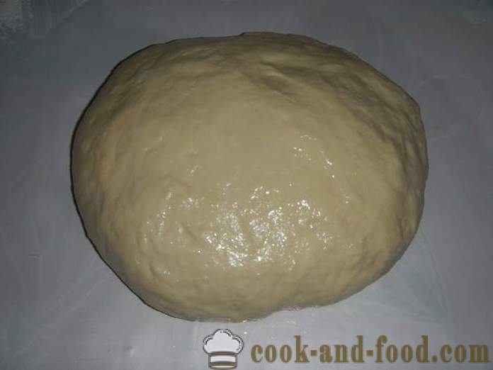 Turte de drojdie cu varză prăjit într-o tigaie - modul de a găti aluatul ca o pană și umplutura macră gustoase, pas cu pas reteta fotografii
