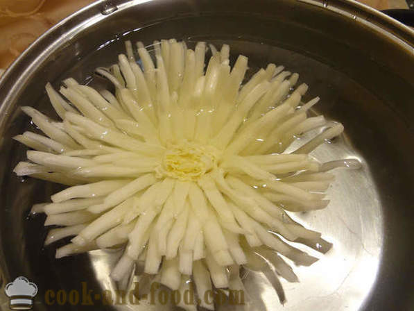 Carving pentru începători legume: flori Chrysanthemum de varză chinezească, fotografii