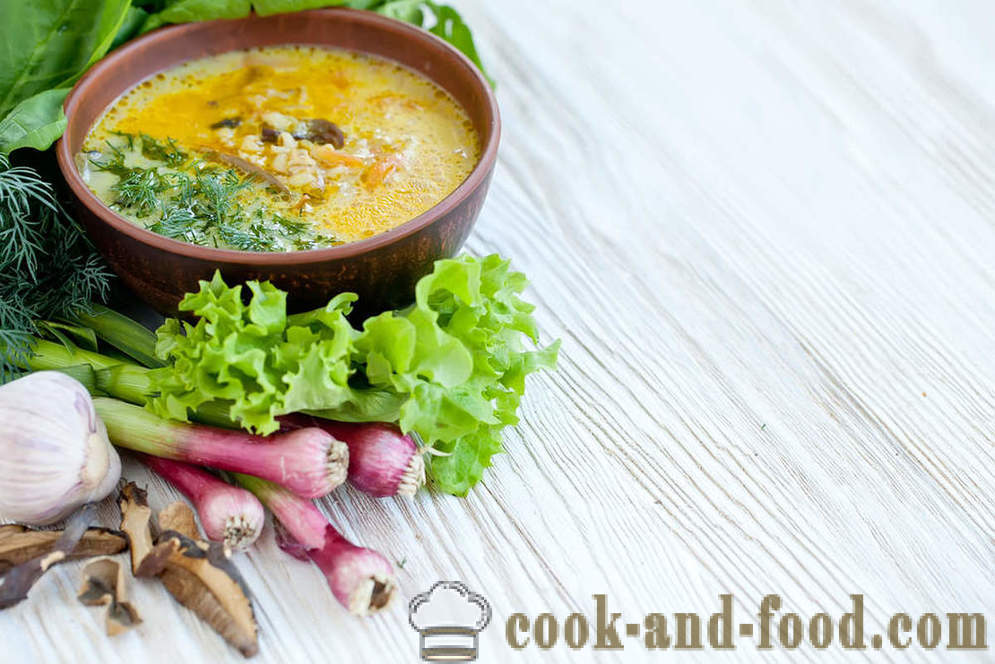 Se pregătește feluri de mâncare neobișnuite: supa cu mazare si ciuperci - retete video de la domiciliu